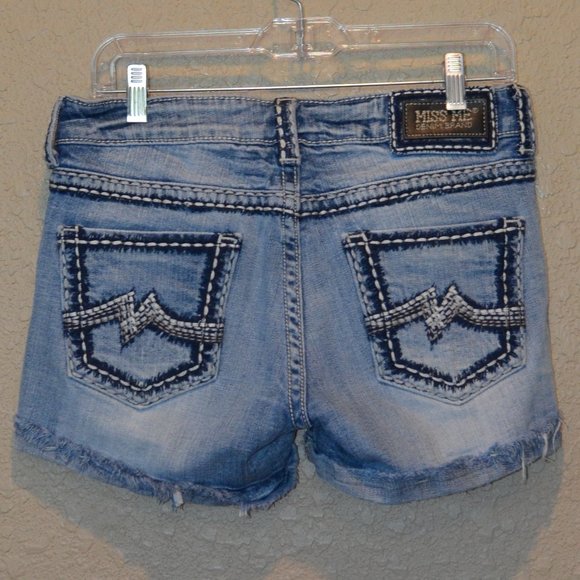 Sz 27 Miss Me Embroidered Boyfriend Blue Jean Shorts JPB1026SH - Picture 2 of 14